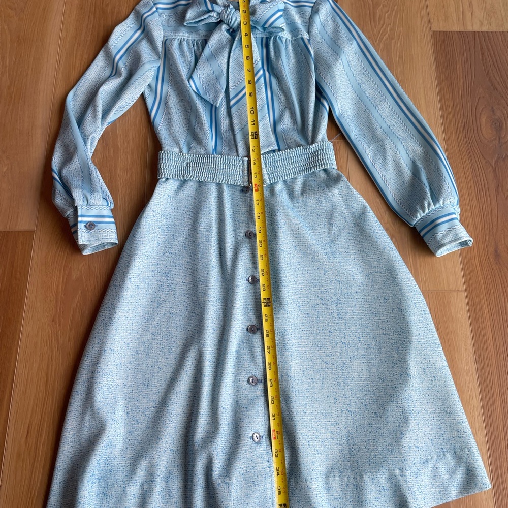 Vintage 70’s Ms Sugar Dress light blue / white, fit and flare, fun neck tie - Picture 5 of 7